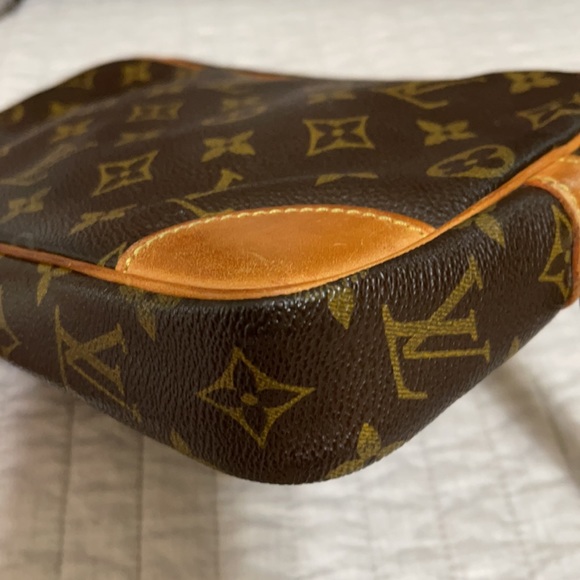 Vintage Louis Vuitton large wristlet - Picture 8 of 16